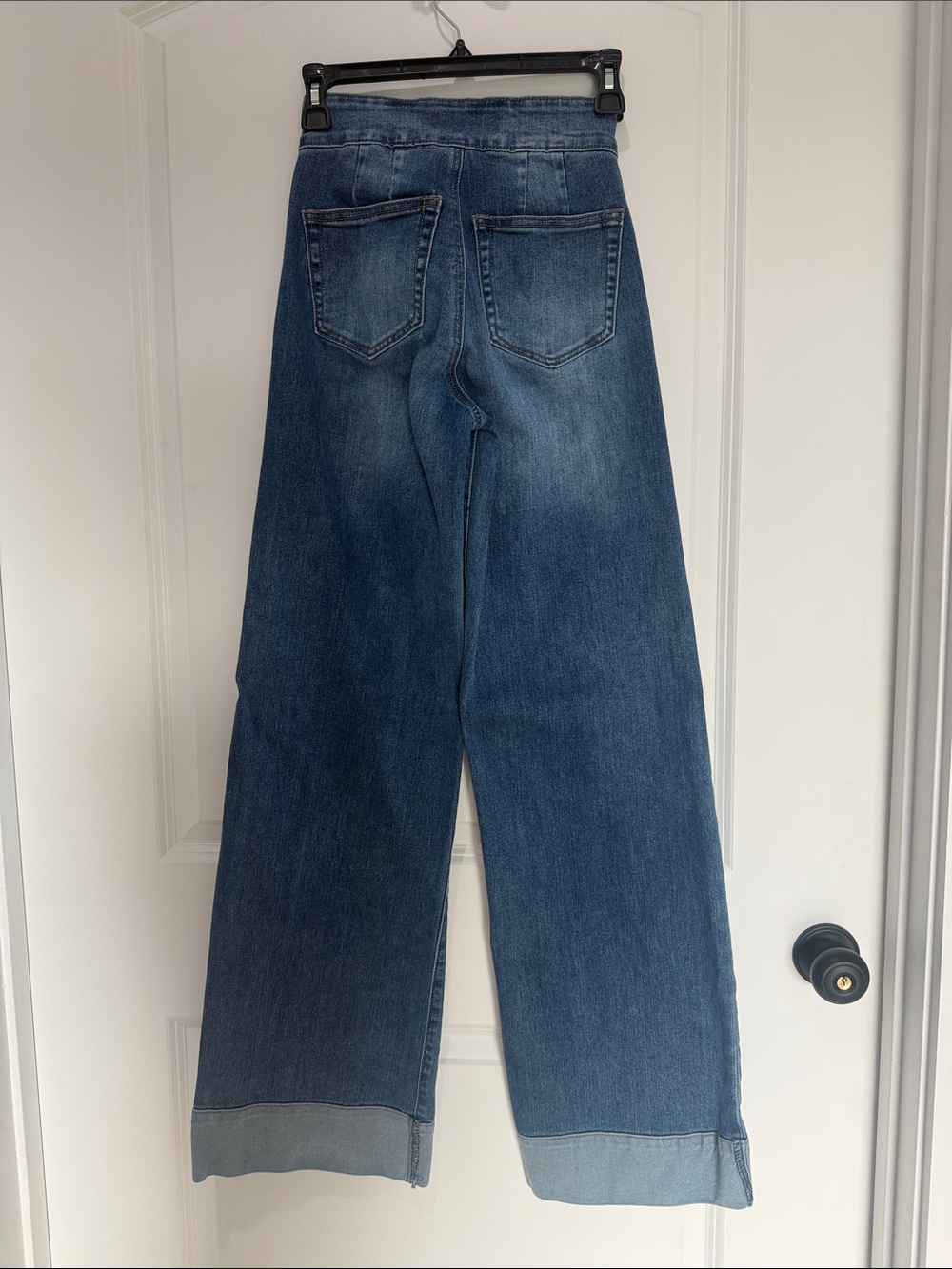 Fashion Nova High-Rise Wide Leg Jeans in Medium Blue Wash - Picture 4 of 5
